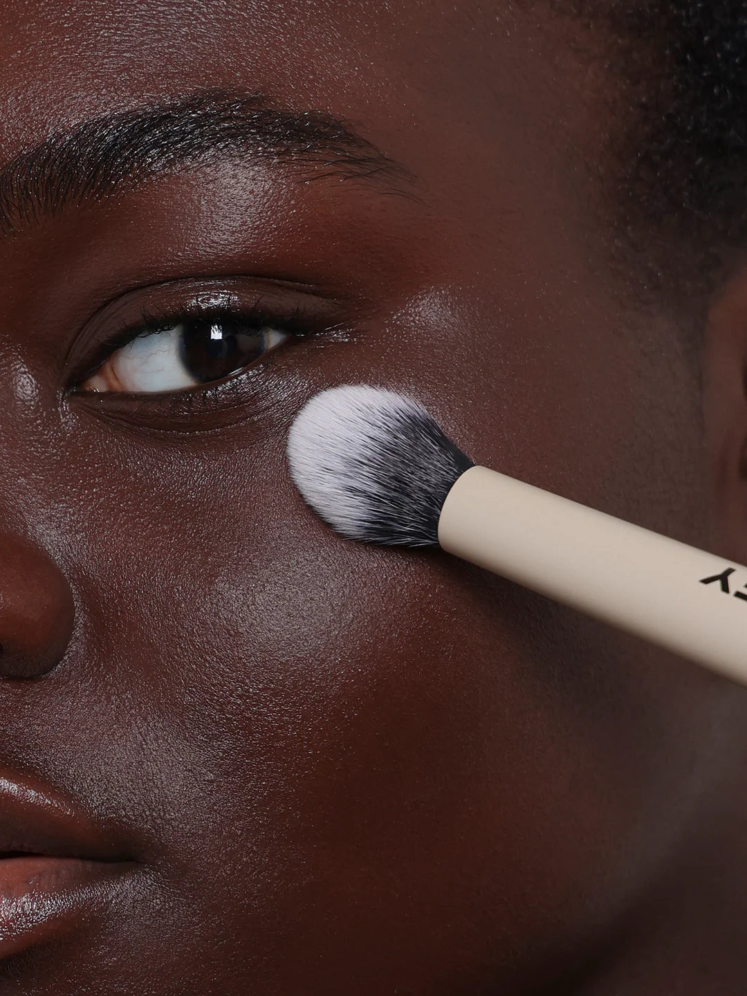 COMPLEXION BRUSH