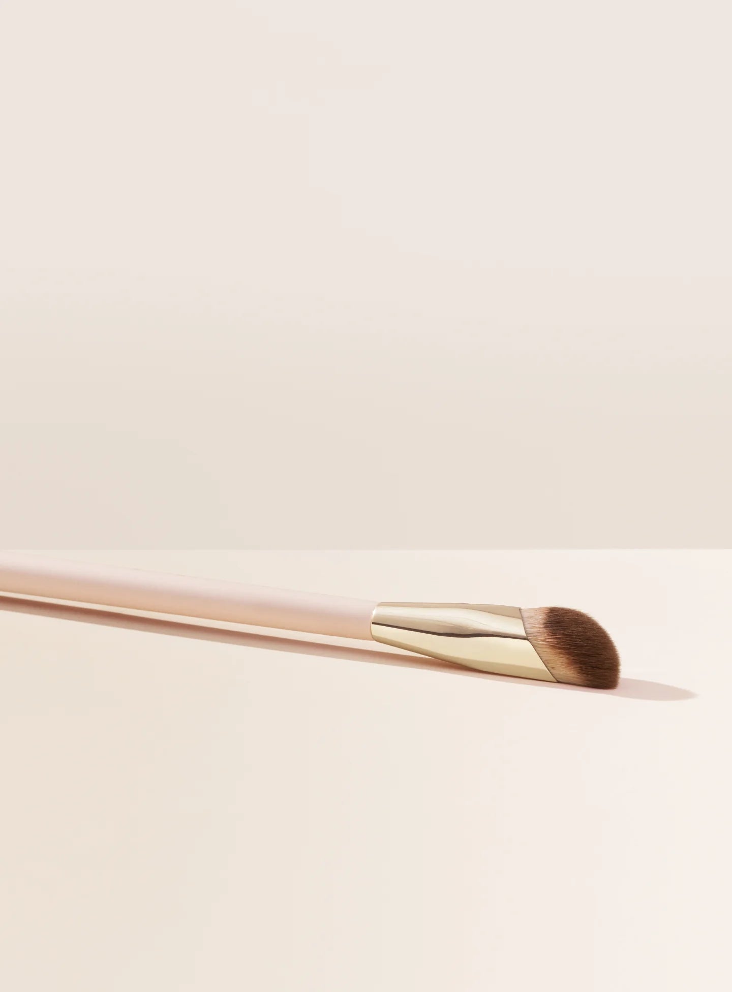 Liquid Touch Concealer Brush -  Brocha de Corrector