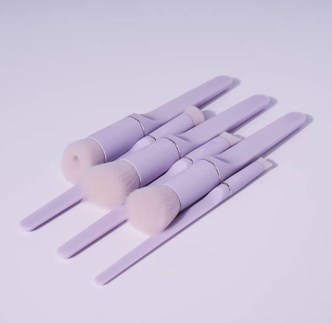 Brocha en angulo para skincare - Angled Care Brush
