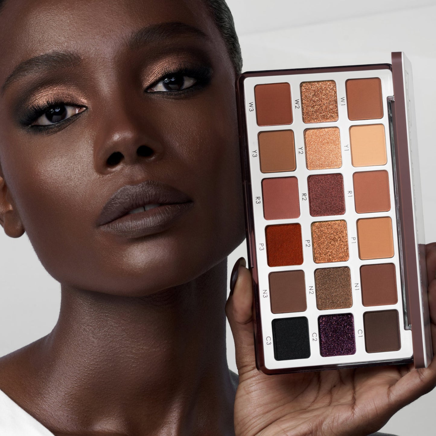 EYE SCULPT TEXTURE AND TONE EYESHADOW PALETTE  DRAMATIC